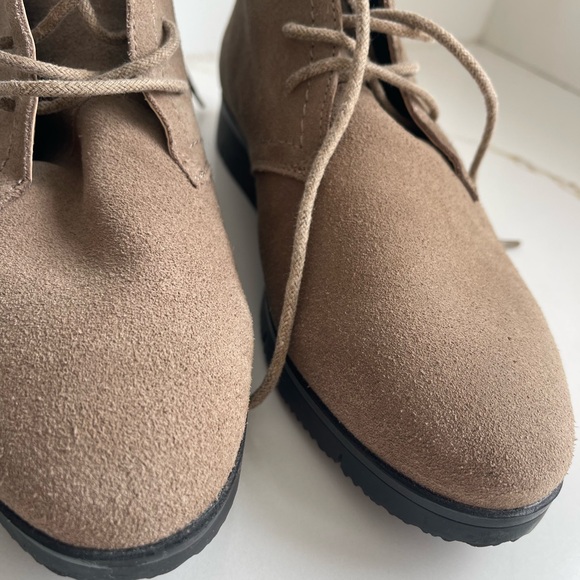 Cougar Suede taupe Lace-Up Boots size 8 - Picture 3 of 7